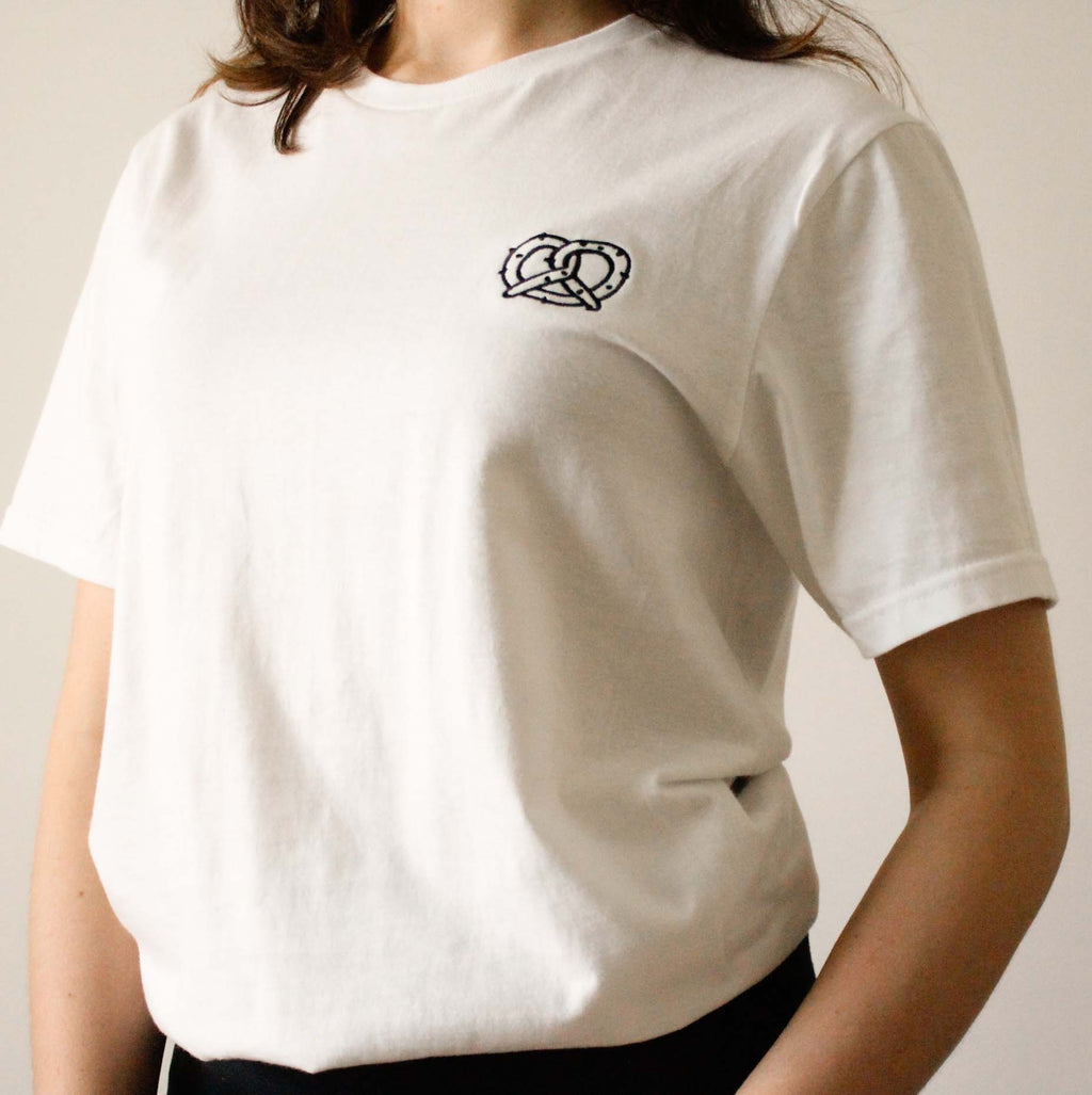 Pretzel Embroidery – Unisex T-shirt